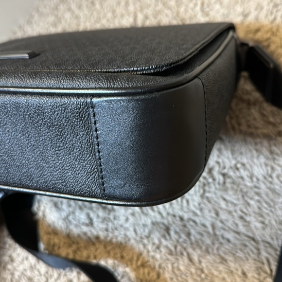 Michael Kors Messenger Bag - Picture 12 of 13